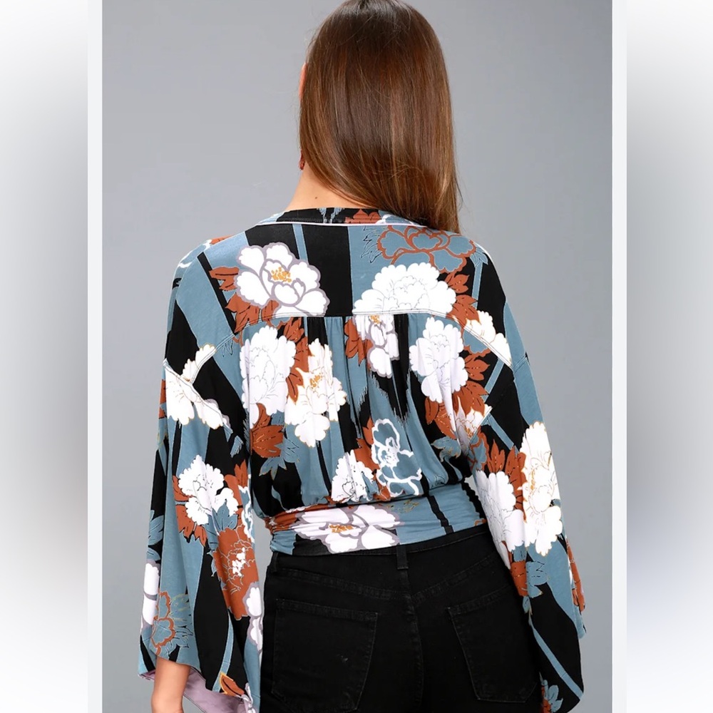 Free People THAT'S A WRAP Kimono Style Top Blue Floral Bell Sleeves XS